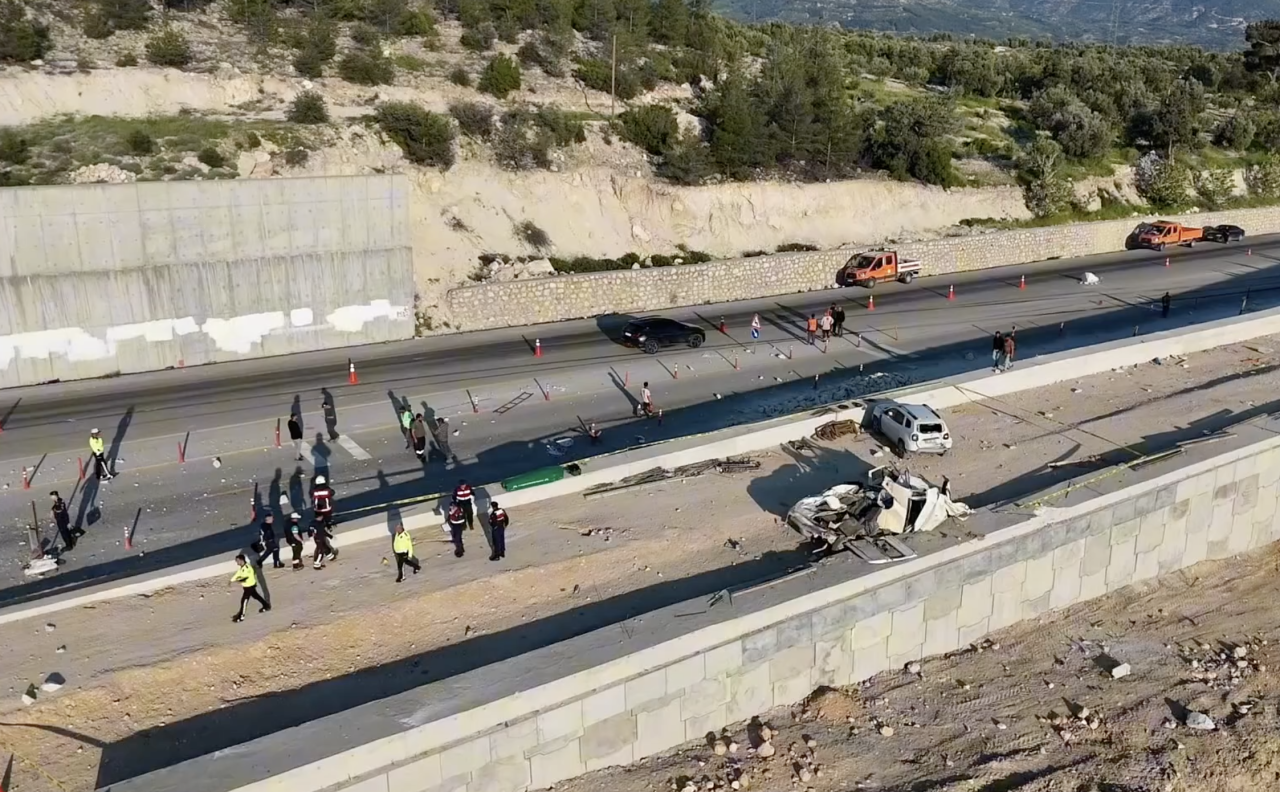 Kaçış rampasına giren Konya plakalı TIR faciaya yol açtı 11